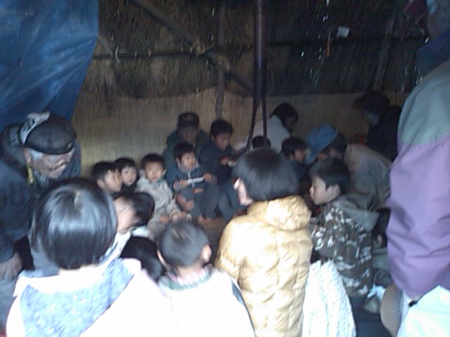 酉小屋の前夜祭、子どもたちが元気_e0068696_18352730.jpg