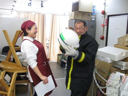 ある時は大規模農家さん、またある時は郵便屋さん_e0061225_13175589.jpg
