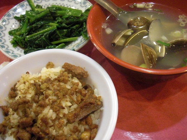 中正紀念堂~偶像精品冷やかして~丸林魯肉飯_c0135971_2274835.jpg