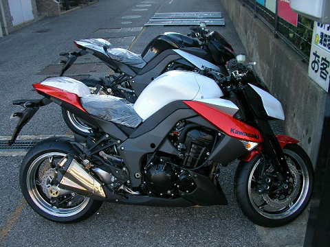 2010年モデル、Z1000！！…入りました！_c0223419_1456585.jpg