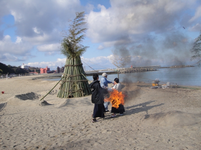「新春里海祭り2010」 in 「とんど焼き&ヤキイモ」_c0108460_20504542.jpg