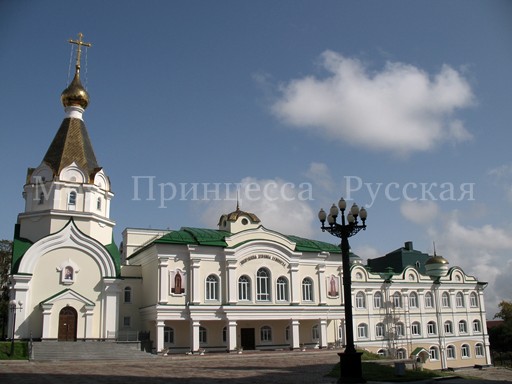 秋のハバロフスク　スパソ・プレオブラジェンスキー聖堂の広場_a0094770_2121379.jpg