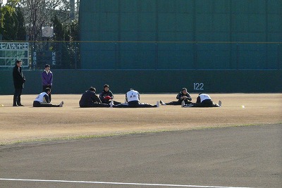 1月10日 新人合同自主トレ_b0166128_1883485.jpg