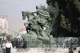 ダマスカス①　英雄サラディン像を発見！ （シリア）_f0019856_11335321.gif