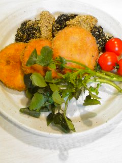 お正月ハムカツと・・・豚肉のゴマ衣揚げ。_f0177295_113217.jpg