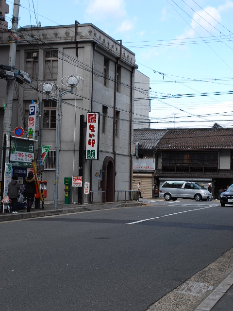 京都七条通りの旧富士ラビットスクーター(大正モダン建築探訪)_f0142606_1928596.jpg