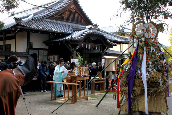 新熊野神社(いまくまの)左義長神事_e0048413_229282.jpg