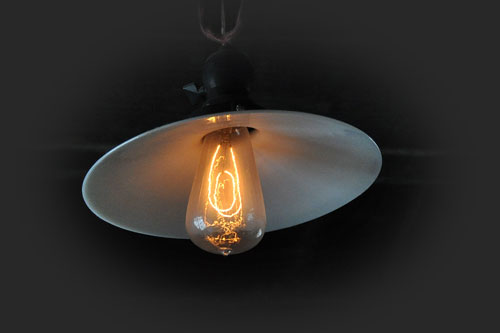 懐かしいタングステン電球 四季の風