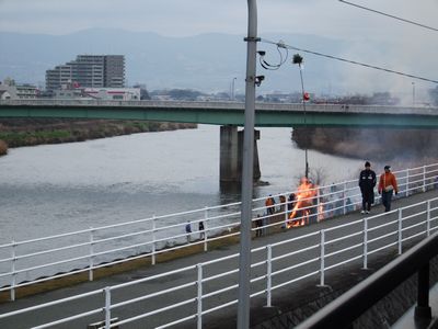 どんど焼き怖い_d0149103_1582325.jpg