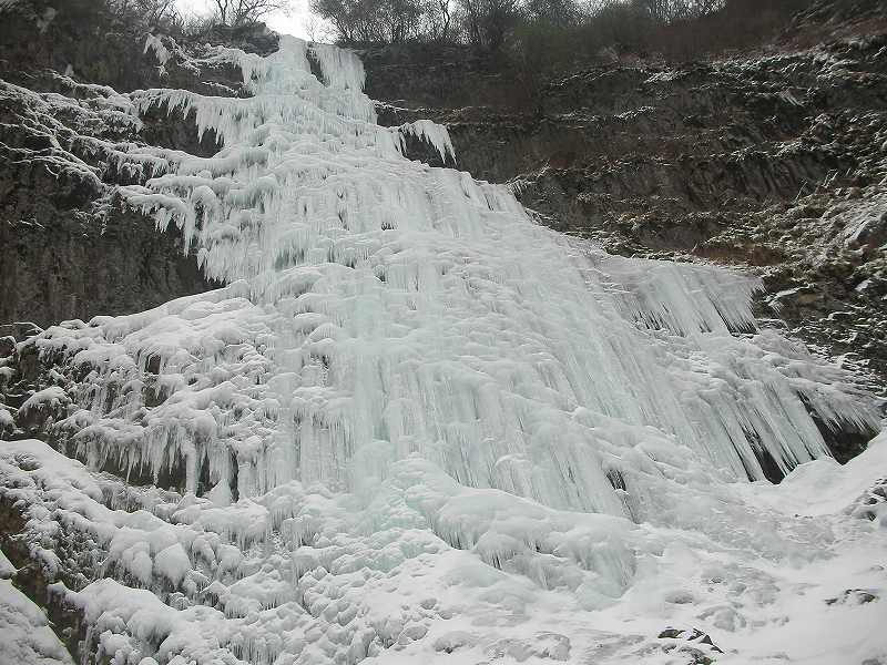 石鎚山　完全凍結の　高瀑（たかたる）の滝　_b0124306_11531378.jpg