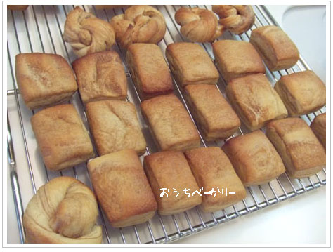 1月のおうち*Bakery　ぷちキャラメルぱん_f0154756_21401247.jpg