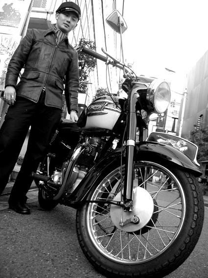 西崎 智成 & Triumph T110（20091201）_f0203027_2151523.jpg