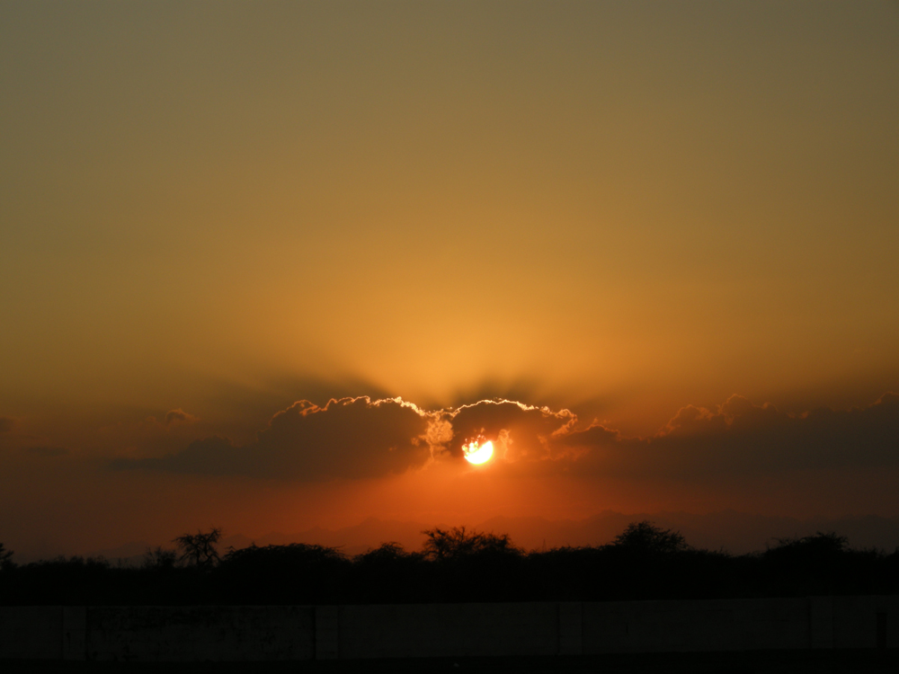 オマーンの朝日と夕日_d0113287_0552068.jpg