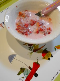 いちごみるくと・・・大根ステーキの中華風林檎ソース。_f0177295_8504265.jpg