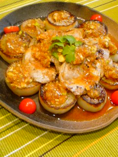 いちごみるくと・・・大根ステーキの中華風林檎ソース。_f0177295_8504293.jpg