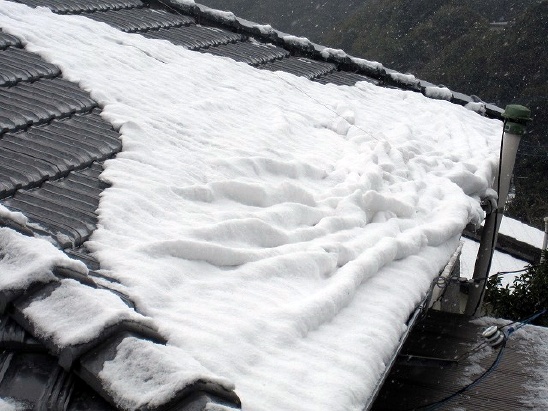 積雪の屋根_b0182884_844021.jpg