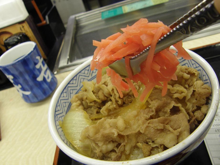 吉野家の牛丼　　　１７６号線豊中店_c0118393_91144.jpg