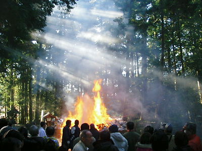 小國神社のどんど焼祭での餅焼きは大変だった_c0143330_1450364.jpg