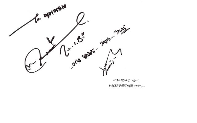 JYJ ジェジュン、ユチョン、ジュンス生サイン！ Amazon.co.jp: ジェジュン &ユチョン &ジュンス（JYJ