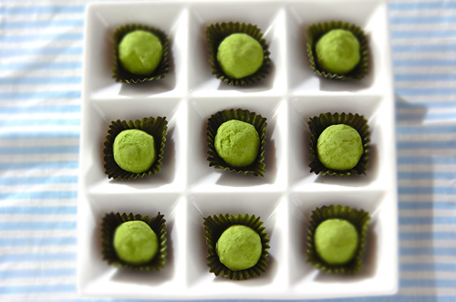 菓子職人の季節限定抹茶トリュフ_a0115906_1519175.jpg