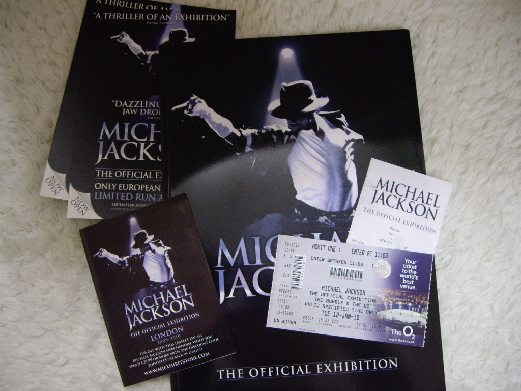 MICHAEL JACKSON THE OFFICIAL EXHIBITION in LONDON_b0168644_19504210.jpg