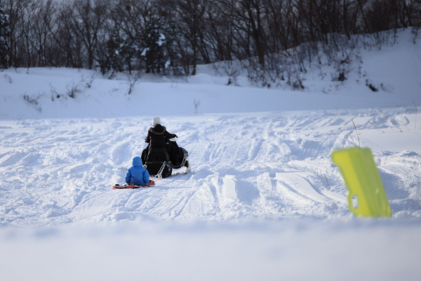 「おかあさんと雪遊び」_d0148125_21245787.jpg