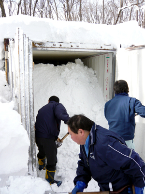 大雪渓　雪室貯蔵しちゃいました～☆_e0151758_1618081.jpg