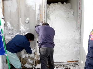 大雪渓　雪室貯蔵しちゃいました～☆_e0151758_1618127.jpg