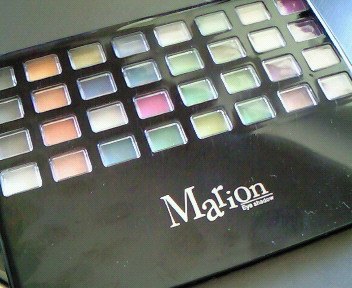 Marion　48色入りアイシャドウ！_e0062977_1338144.jpg