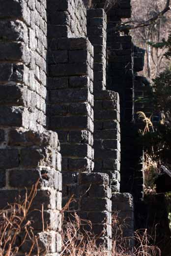 足尾銅山の製錬所とカラミ煉瓦の壁_f0173596_930714.jpg