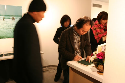 Jun Kawabata 写真展がスタートしました！_f0171840_1419619.jpg