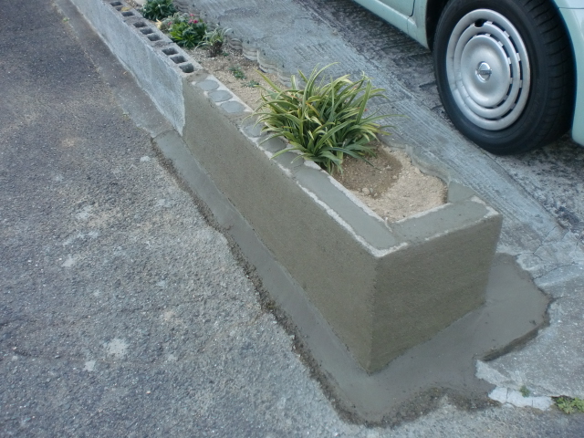 花壇ブロック修理_c0206243_17354167.jpg