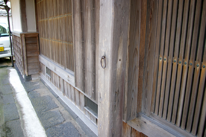 馬つなぎの鉄輪_f0130879_1384425.jpg