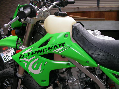 【ギフト】 KLX 2013~2016年 ガソリンタンク - タンク