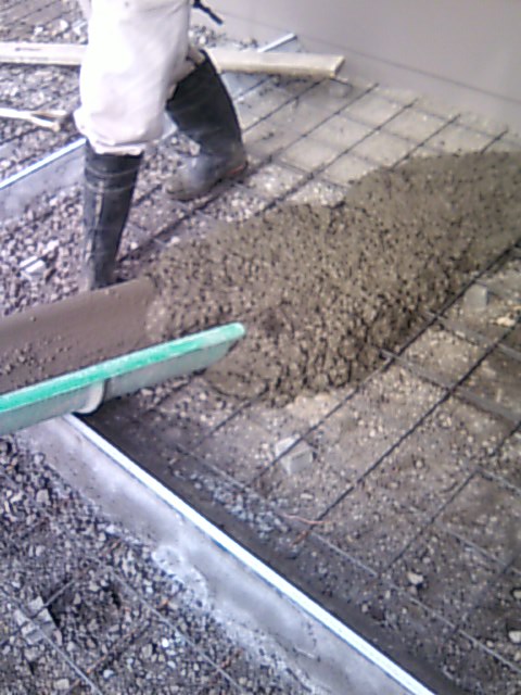 車庫土間コンクリート_e0128446_19583870.jpg