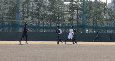 淡々とバラバラに・・・ロッテ浦和球場_b0166128_15405414.jpg