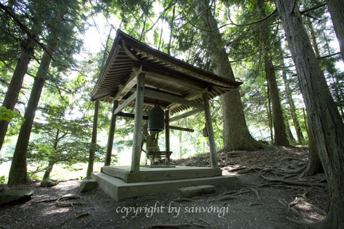 階上町の里山　　vol.4　初夏の寺下観音_c0195281_12425075.jpg