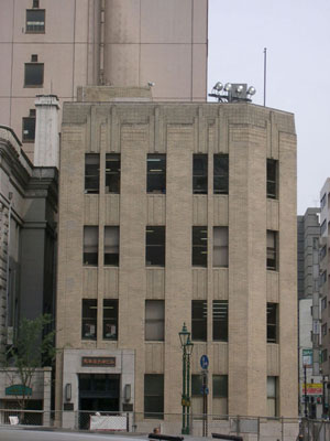 アールデコの事務所ビル_a0166284_12195195.jpg