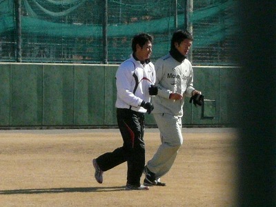 淡々とバラバラに・・・ロッテ浦和球場_b0166128_95749.jpg