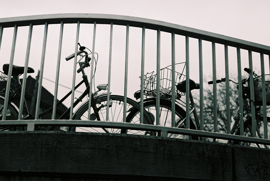 駅の自転車放置_b0148617_2236143.jpg