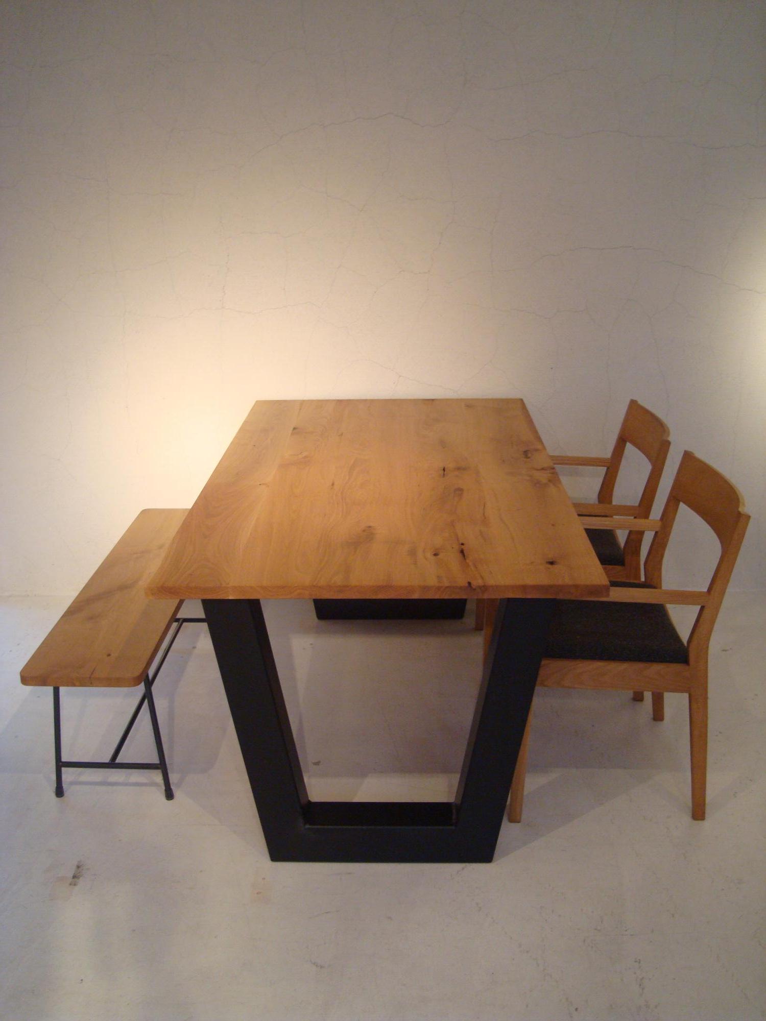 V DINING TABLE_c0146581_20112597.jpg