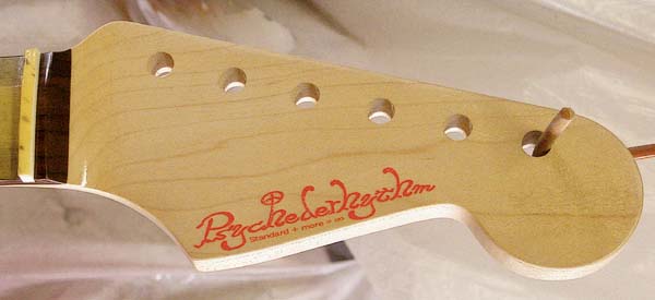 只今「Vintage White色」の「Traditionalcaster」を製作中。_e0053731_20255588.jpg