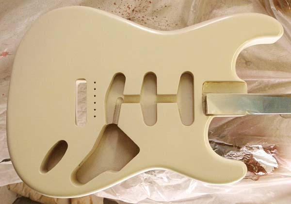 只今「Vintage White色」の「Traditionalcaster」を製作中。_e0053731_20262292.jpg