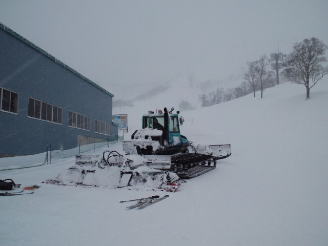 圧雪車で上がって朝一撮影してきました_c0151965_12231820.jpg