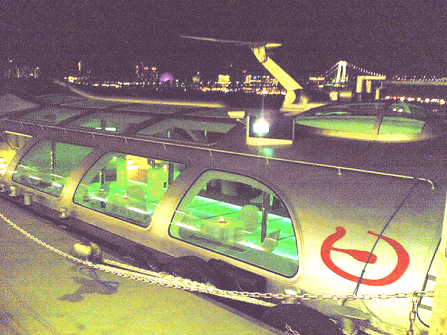 floating on Tokyo Bay_c0077105_15554590.gif