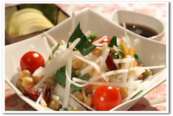 《居酒屋メニューde晩ご飯》タラの芽と野菜天／烏賊の葱塩レモンソテー／山かけ鮪です。_b0033423_0201543.jpg