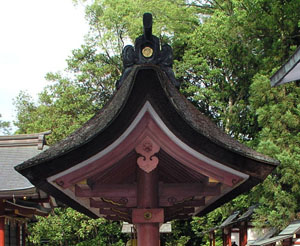 木造連子窓型蕃塀の桧皮葺き屋根 その1 蕃塀マニア 木造連子窓型蕃塀の桧皮葺き屋根 その1 蕃塀マニア