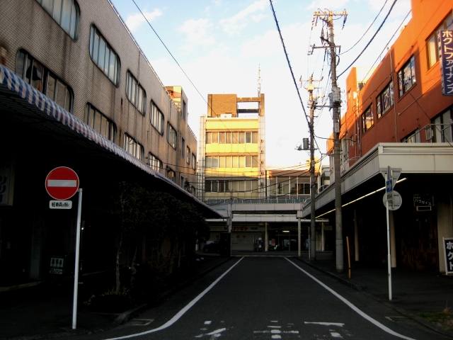 路地裏に差す夕日_b0093221_3284526.jpg