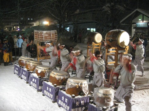 雪の中の花火大会!「大町温泉郷・夢花火と音の祭典」_b0140235_22262243.jpg