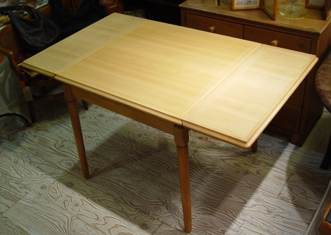 エクステンションテーブル・剣持勇・スツール入荷!!_a0096367_20123931.jpg